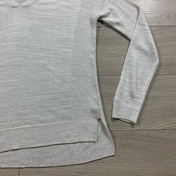 Theory Larlissa Flamme Linen V-neck Sweater - Picture 5 of 10